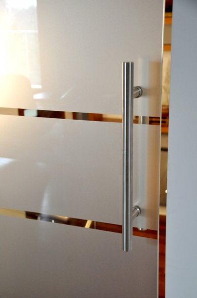 przykład montażu drzwi szklanych - Warszawa
